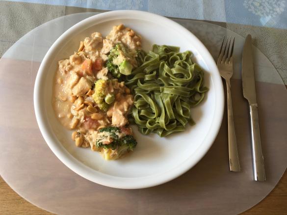 Putengeschnetzeltes mit Brokkoli und Erdnuss-Sauce