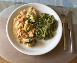 Putengeschnetzeltes mit Brokkoli und Erdnuss-Sauce