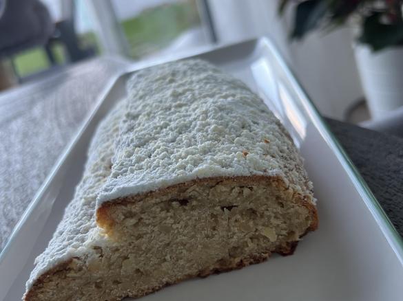 Mandelstollen - ohne Rosinen, schön saftig