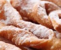 Polnische Gebäck für den Karnaval (Faworki)