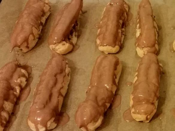 Eclaires mit Schokocremefüllung