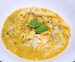 Zucchini-Paprika-Nudeln mit Pute