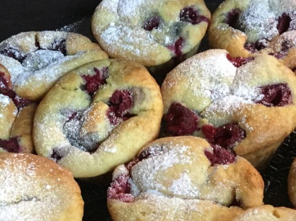 Himbeer-ZitronenMuffins mit weißer Schokolade