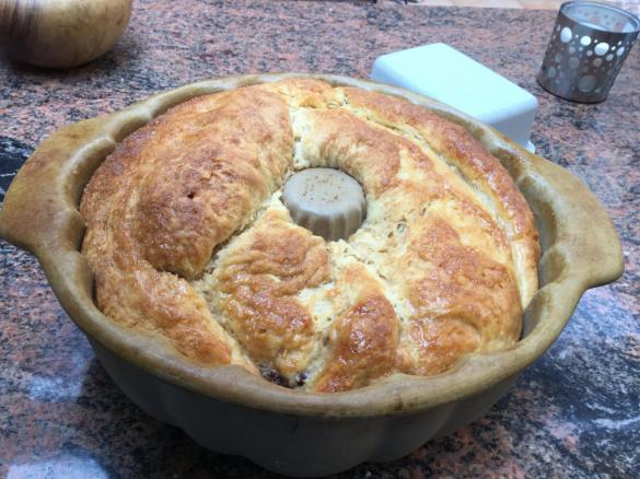 Rosinengugelhupf mit Rosinen (gerollt)