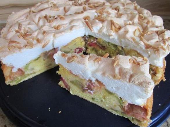 Rhabarber-Baiserkuchen mit Mandelsplittern