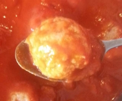 Hackbällchen in Basilikum-Tomatensoße