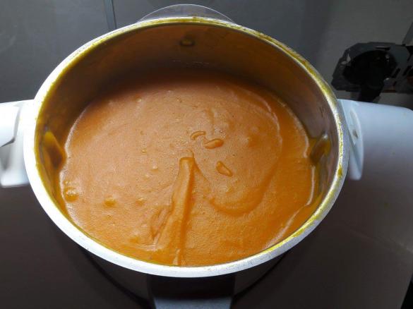 Kürbissuppe mit Kokosmilch und Curry