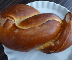 Gefüllter Osterzopf