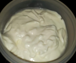 Variation von  Knoblauchsoße zum Grillen oder für Fondue