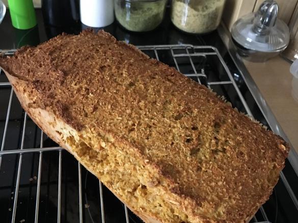 Haferflocken-Möhren-Brot (ohne Mehl)