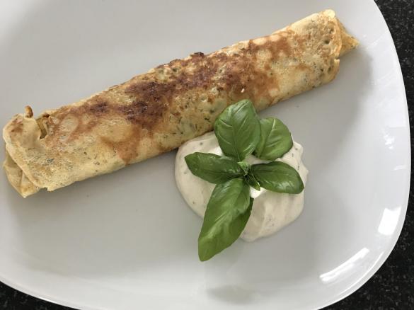 Kräuter Käse Blini/ Kräuter Käse Pfannkuchen mit Quark