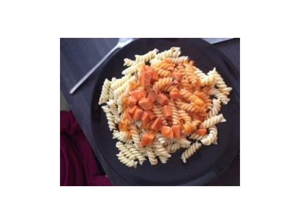 Nudeln mit Fleischwurstsosse