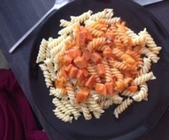 Nudeln mit Fleischwurstsosse