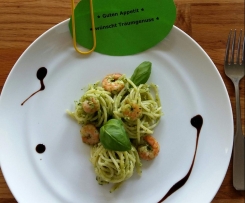 Spaghetti mit Pesto und Garnelen