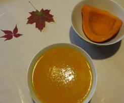 Kürbissuppe mit Gemüse gemixt