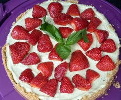 Basilikum Cheesecake mit Erdbeeren 