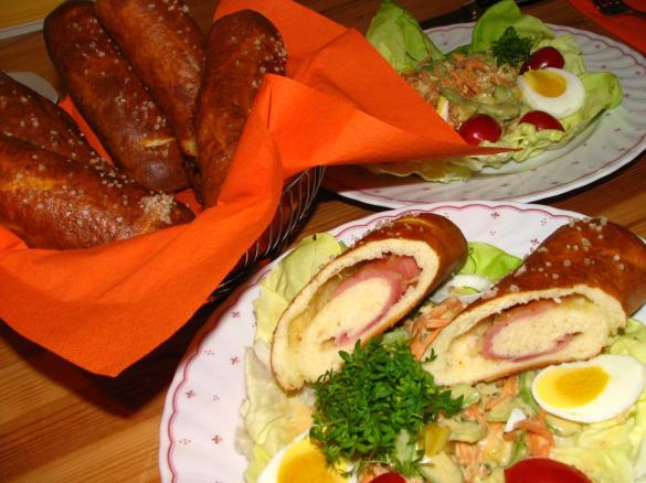 Laugenstange Laugenspitz Breze gefüllt, Laugengebäck