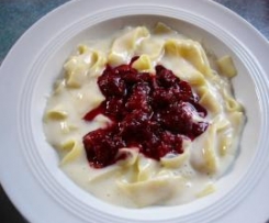 Vanillenudeln mit Himbeeren