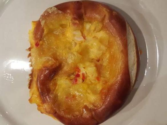 Gefüllte Laugenbrezel