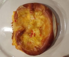 Gefüllte Laugenbrezel