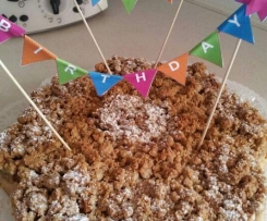 Apfelkuchen mit Hefeteig und Streusel