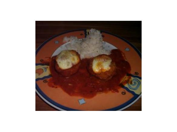 Hackbällchen mit Tomatensauce und Mozzarella überbacken und Reis 