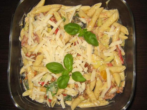 Pastasalat italienisch mit Huhn