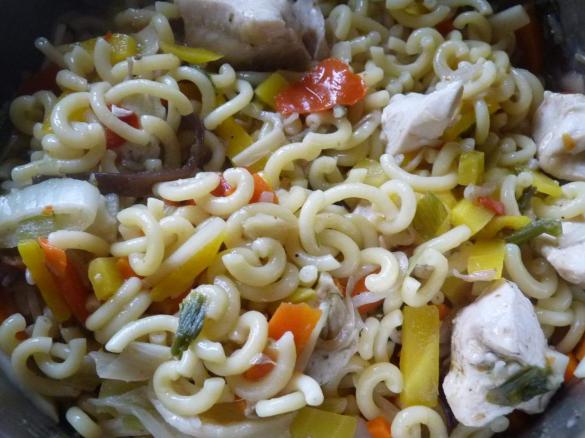 Nudeln mit Asia-Gemüse