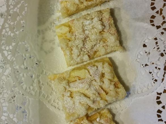 Schwedischer Apfelkuchen vom Blech mit Kokosstreuseln (Äppelrutor med Kokostosca)
