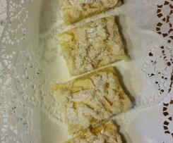 Schwedischer Apfelkuchen vom Blech mit Kokosstreuseln (Äppelrutor med Kokostosca)