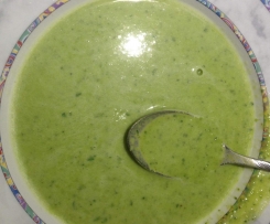 Erbsensuppe mit Weißwein und Petersilie (auch ohne Weißwein möglich)