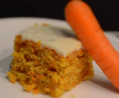 Karottenkuchen mit Frischkäsetopping
