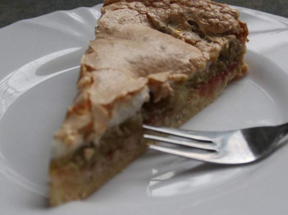 Rhabarberkuchen mit Baiserhaube