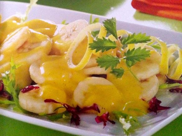Bananensalat mit Aprikose und Curry