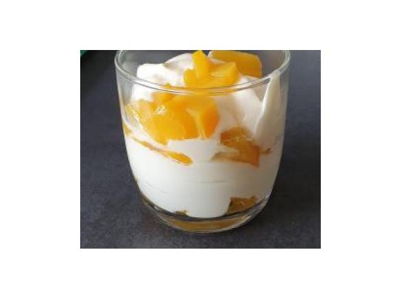 Creme - Dessert mit Frucht