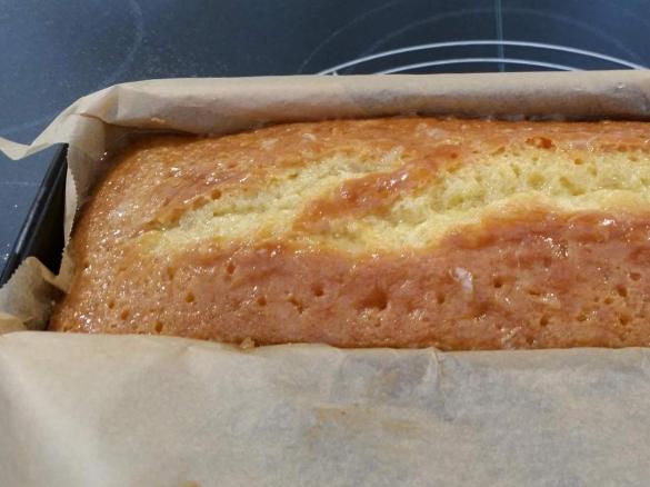 Getränkter Zitronenkuchen