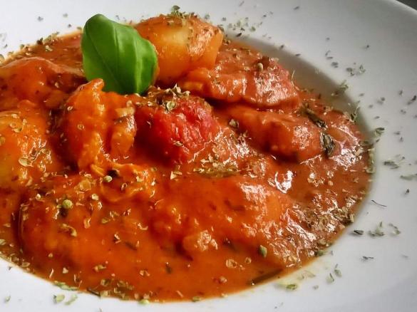 Gnocchi mit Tomaten-Sahne-Sauce