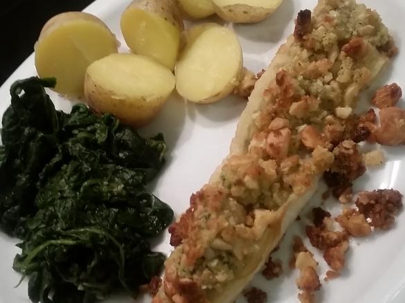 Zanderfilets mit Macadamia-Honig-Kruste