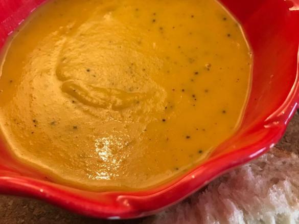 Kürbis-Papaya-Suppe