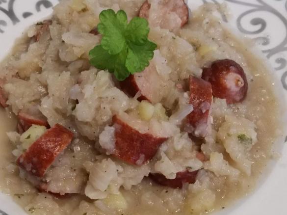Weißkohl-Eintopf mit Mettwurst