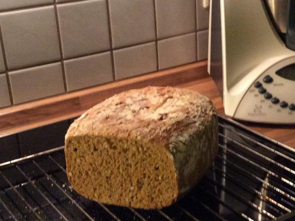 Dinkel Vollkorn Brot mit Möhren