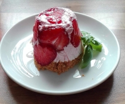 Erdbeer Minicharlotten - Erdbeer Mini Törtchen