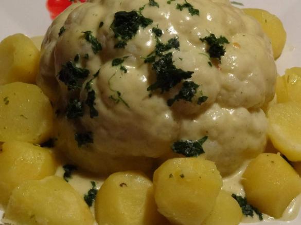 Blumenkohl mit Käsesauce
