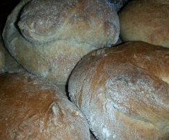 Rustikale Bauernbrötchen