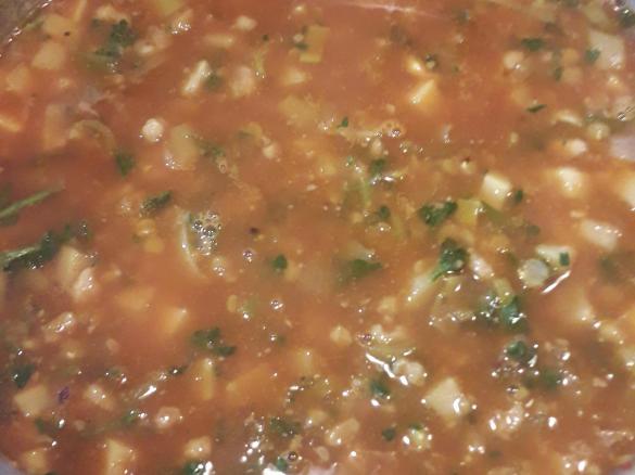 Linsen-Lauch-Suppe mit Walnuss-Petersilien-Mix