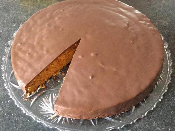 Karottenkuchen mit Mandeln & Zwieback