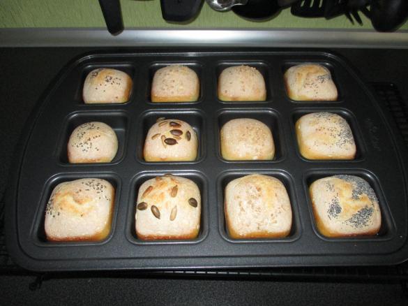 Brötchen mit Übernachtgare aus der Brownieform