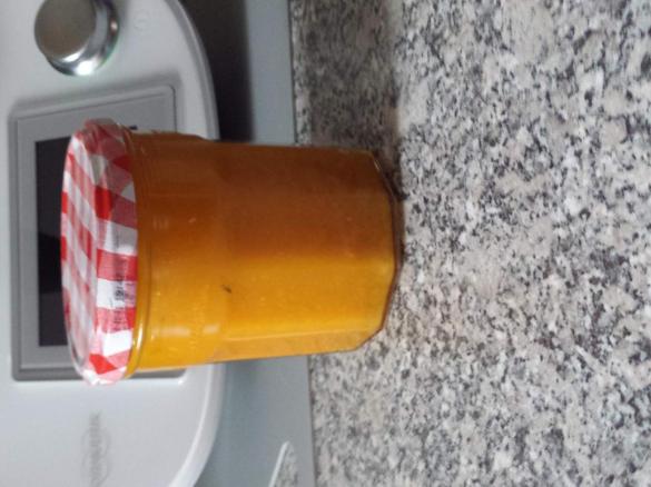 Aprikosen-Mandel-Marmelade mit Lavendel