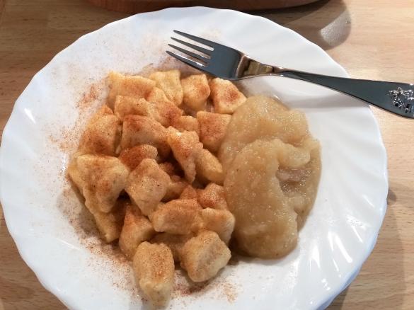 Süße Gnocchi (Kartoffelklößchen) mit Zimt und Zucker