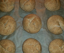 CHIA-DINKEL-Semmelchen  (Variation von Chia-Vollwert-Brötchen)